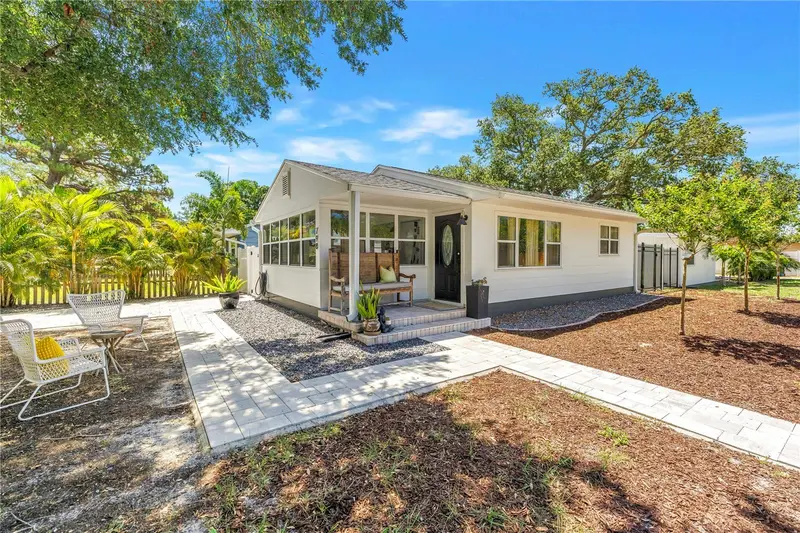 798 45th Ave N, FL