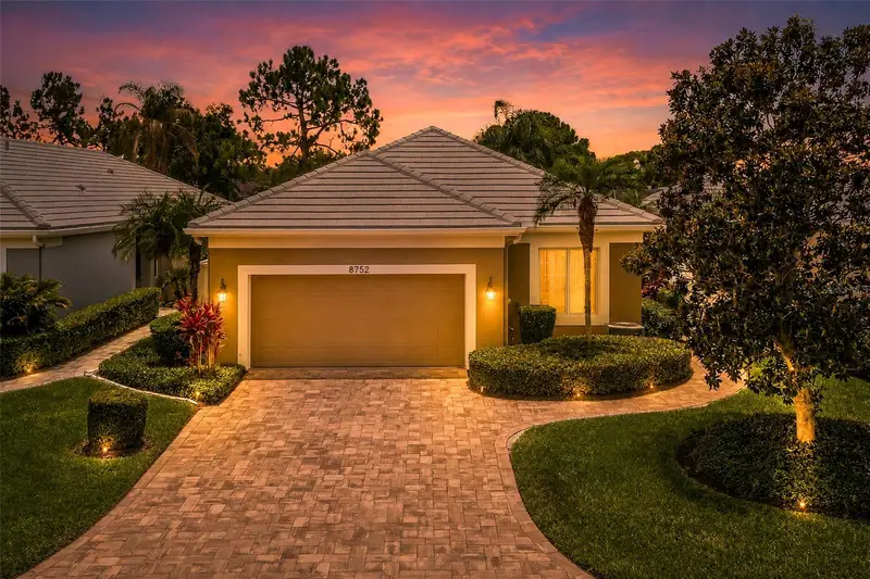 8752 52nd Dr E, FL