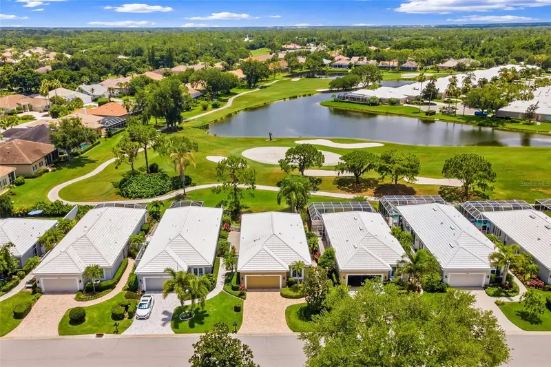8752 52nd Dr E, FL