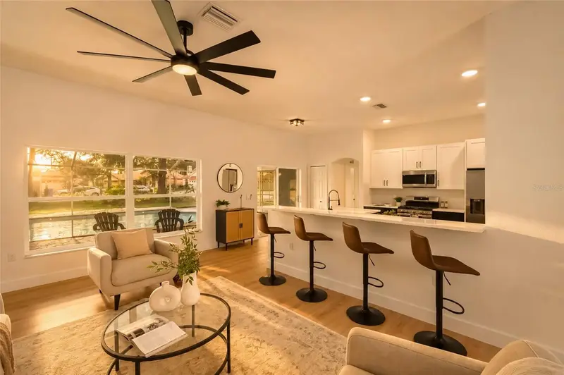 10117 Whisper Pointe Dr, FL