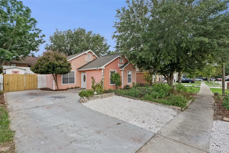 596 Swallow Ct, FL