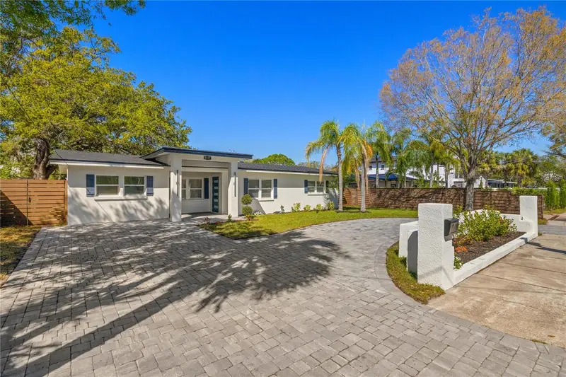 2117 S West Shore Blvd, FL