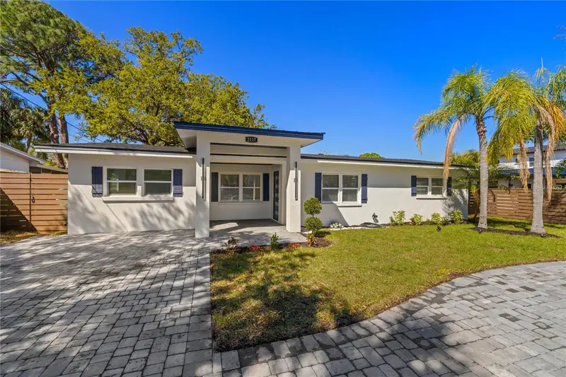 2117 S West Shore Blvd, FL