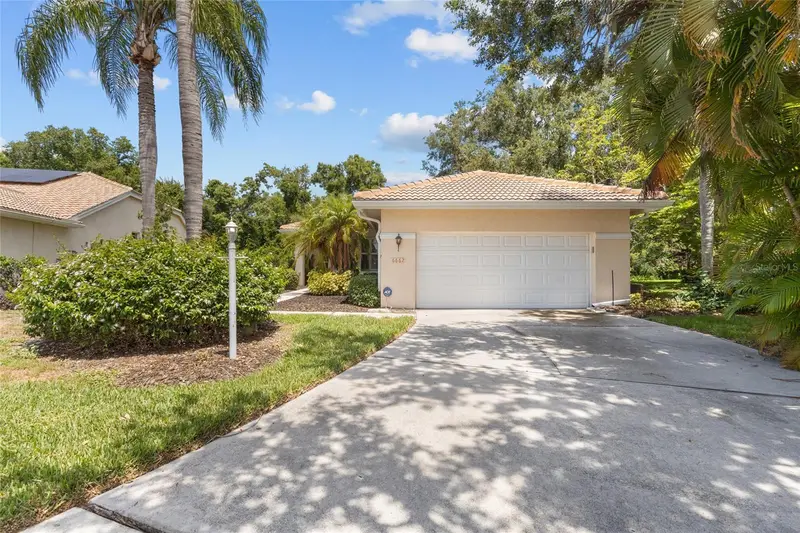 6662 Oakbrooke Cir, FL