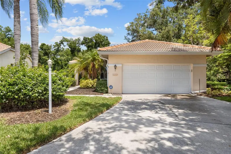 6662 Oakbrooke Cir, FL