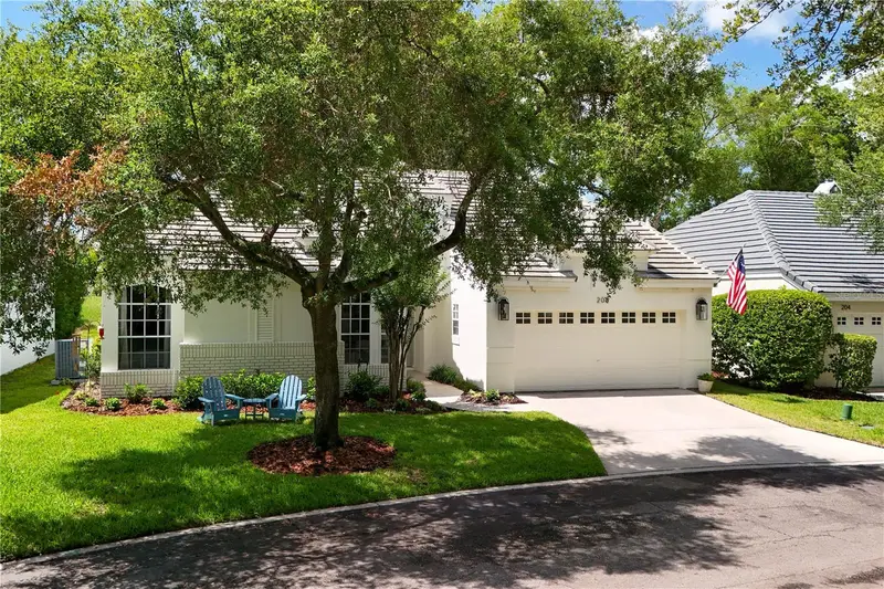 208 Wimbledon Cir, FL