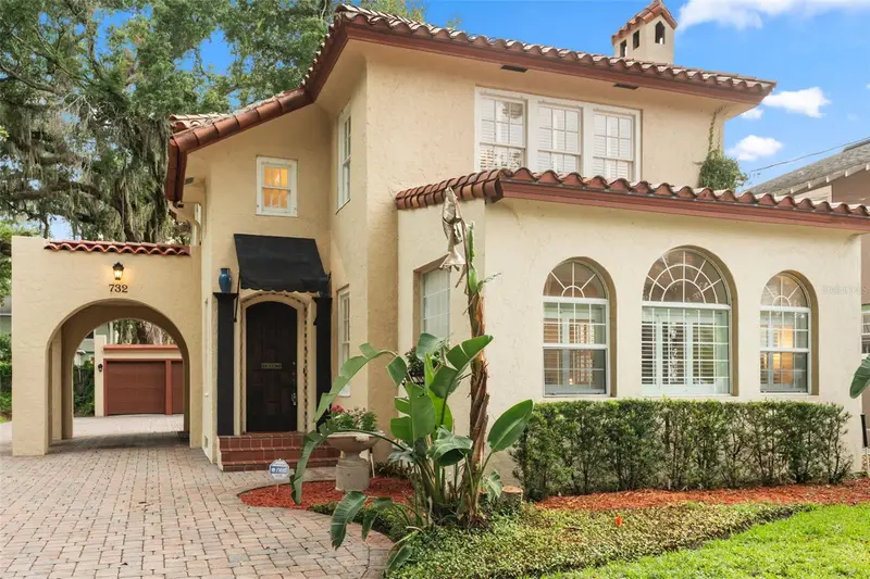 732 Edgewater Dr, FL