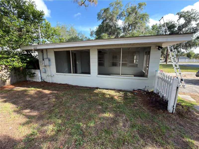 111 S Rhodes St, FL