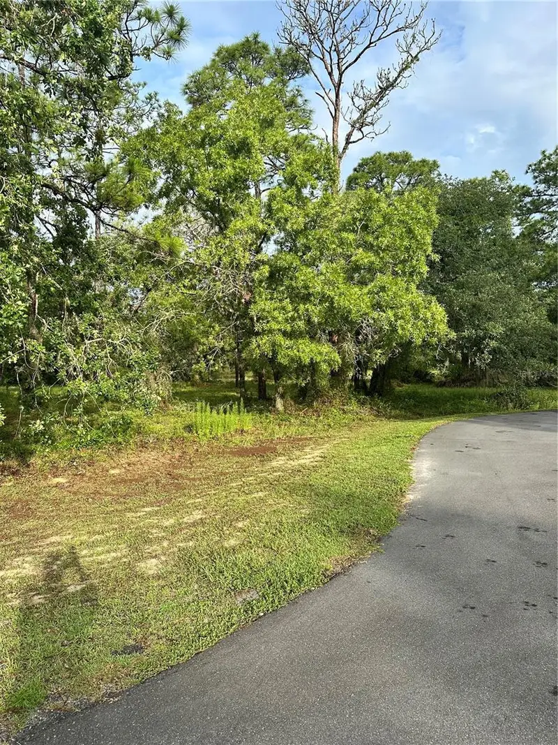 2 Barkwood Pt, FL