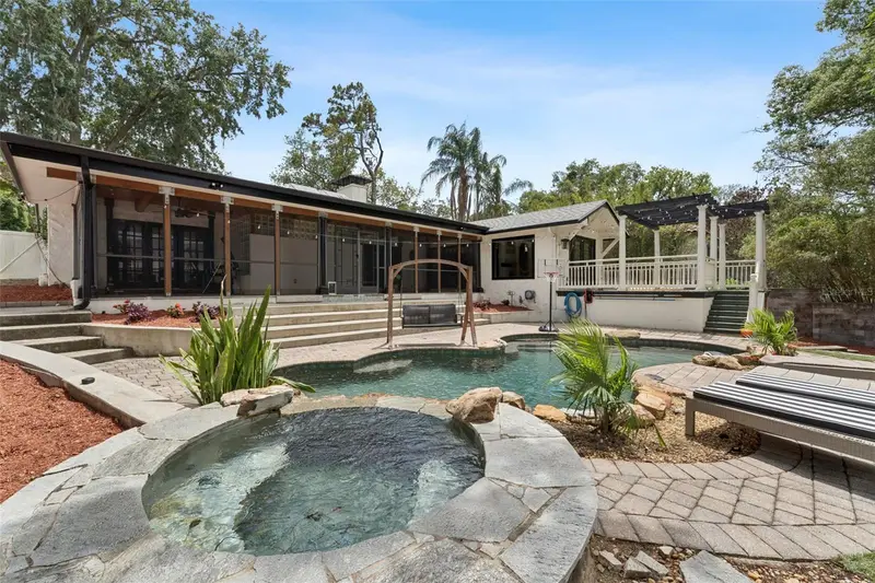 241 W Lake Sue Ave, FL