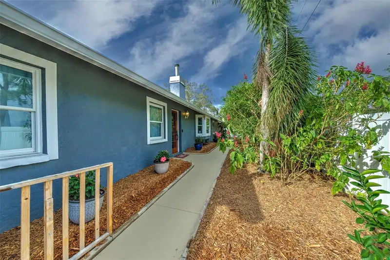 2690 Temple St, FL
