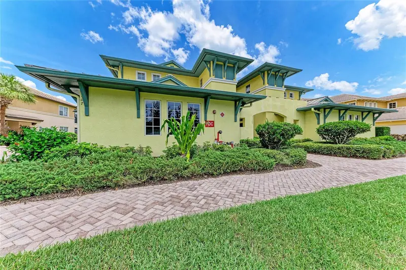 1121 Riverscape St #1121, FL