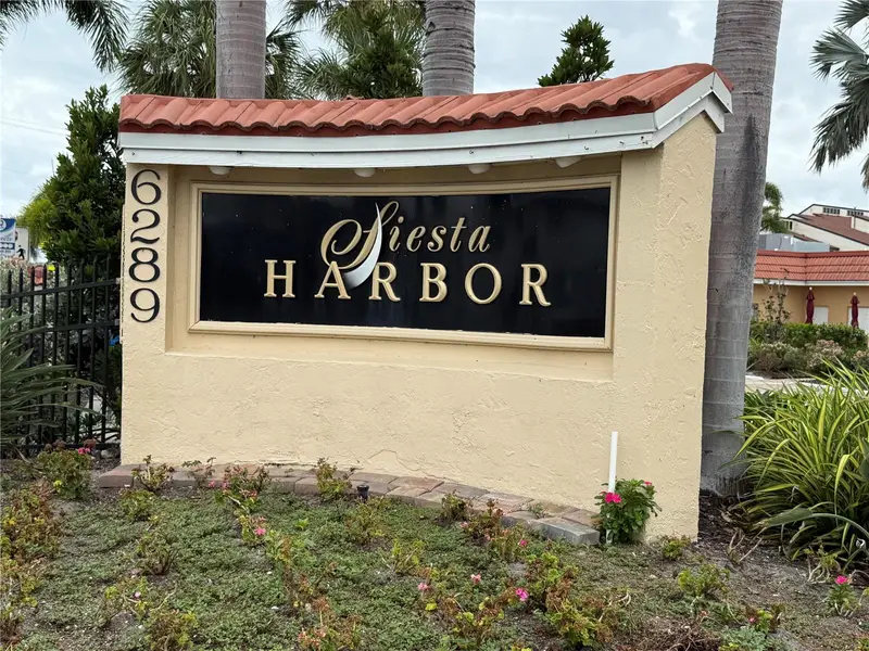 1250 N Portofino Dr #202, FL