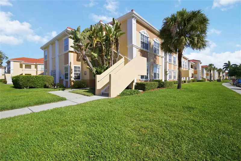 1015 Villagio Cir #201, FL