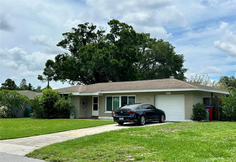 1615 Pinewood Dr, FL