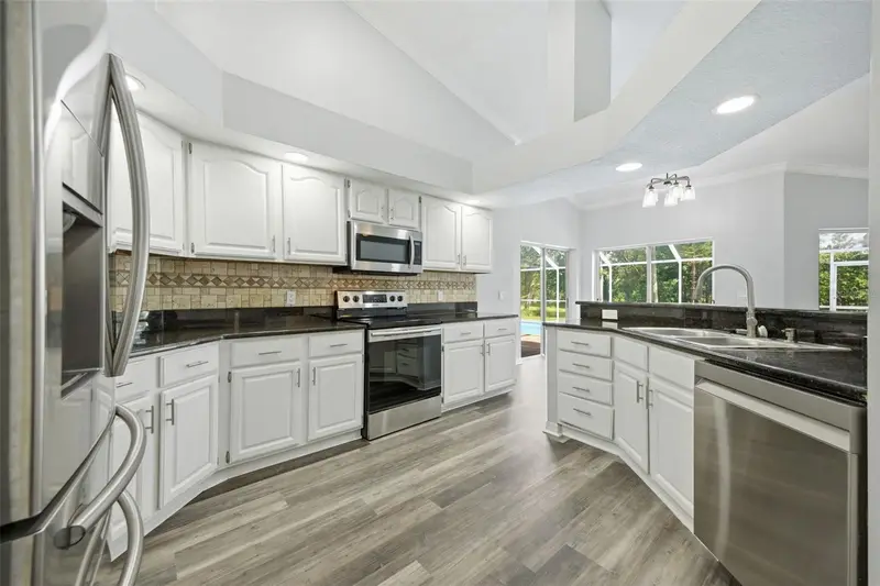504 Stratfield Dr, FL
