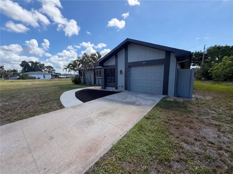 3260 Pinetree St, FL