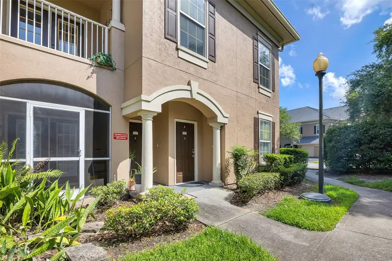 14226 Fredricksburg Dr #220, FL