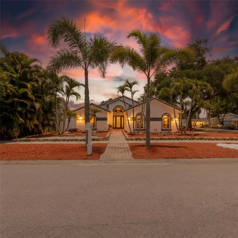 8949 106th Ave N, FL