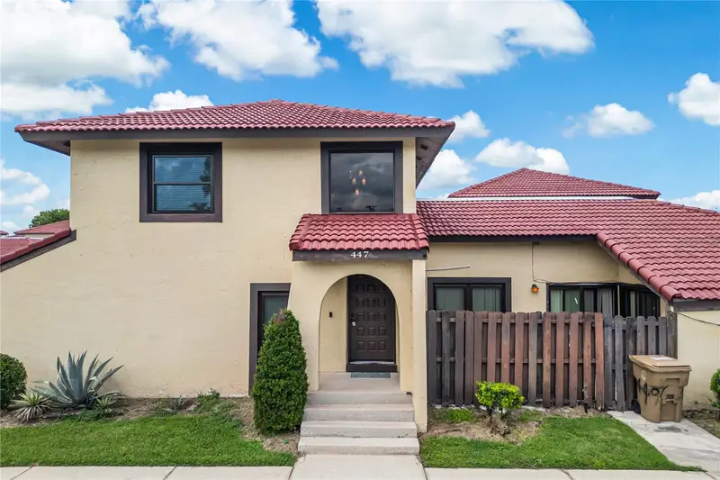 447 Hunter Cir, FL