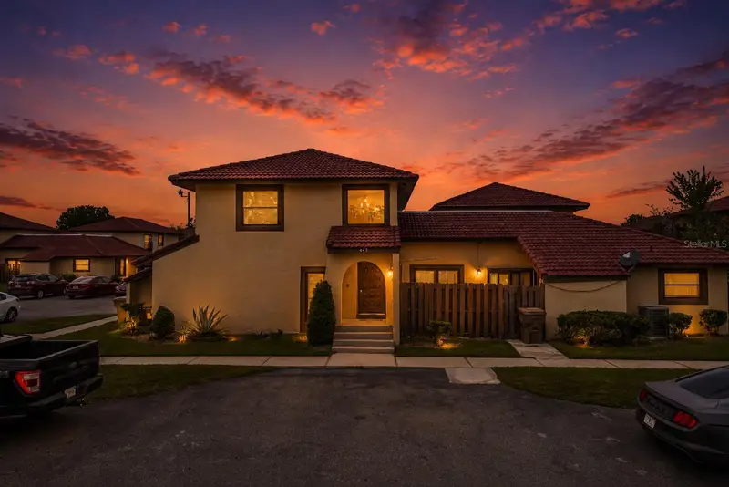 447 Hunter Cir, FL