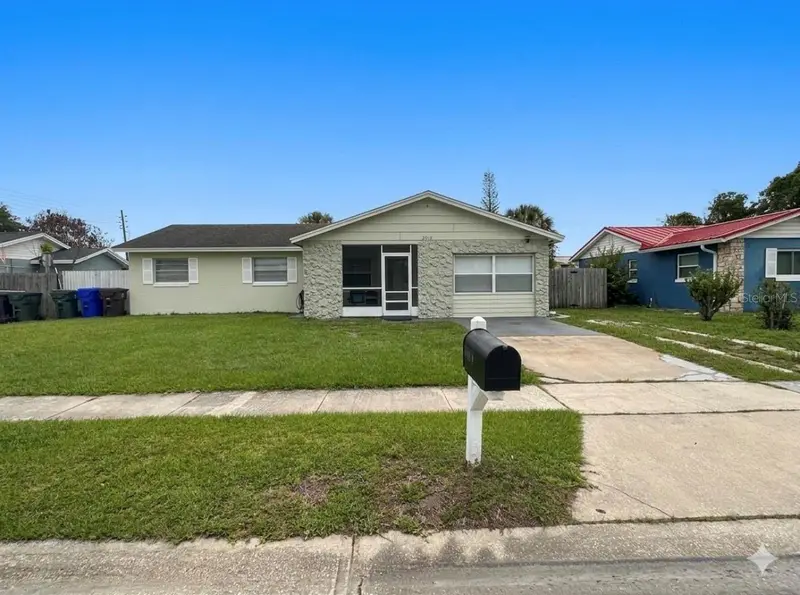 2016 Valencia Cir, FL