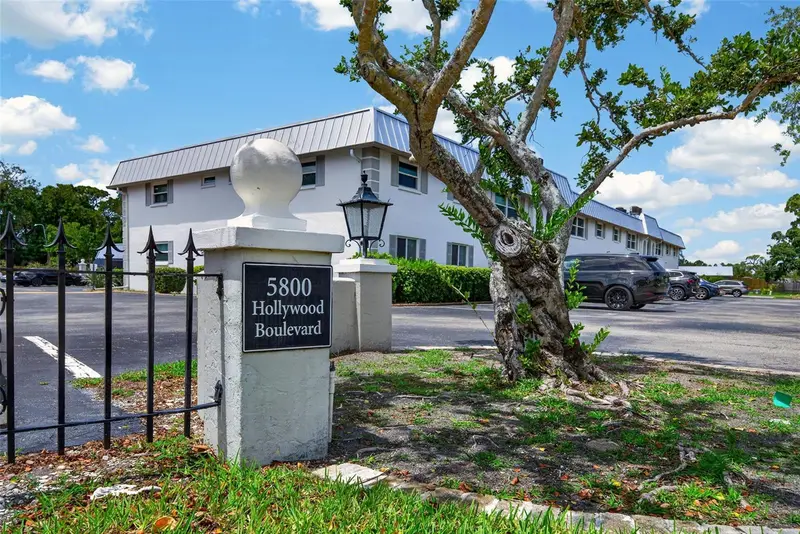 5800 Hollywood Blvd #112, FL