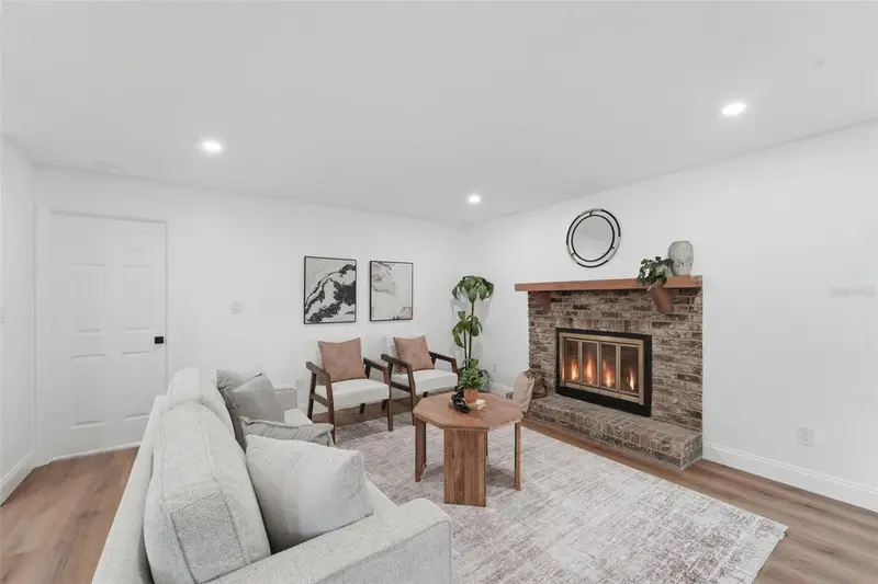 1507 Yvonne, FL
