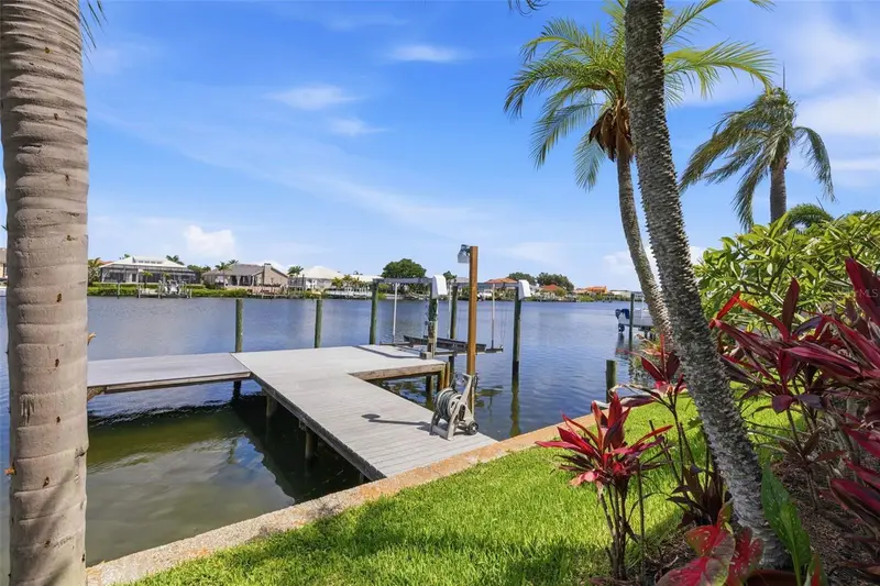 831 Chipaway Dr, FL