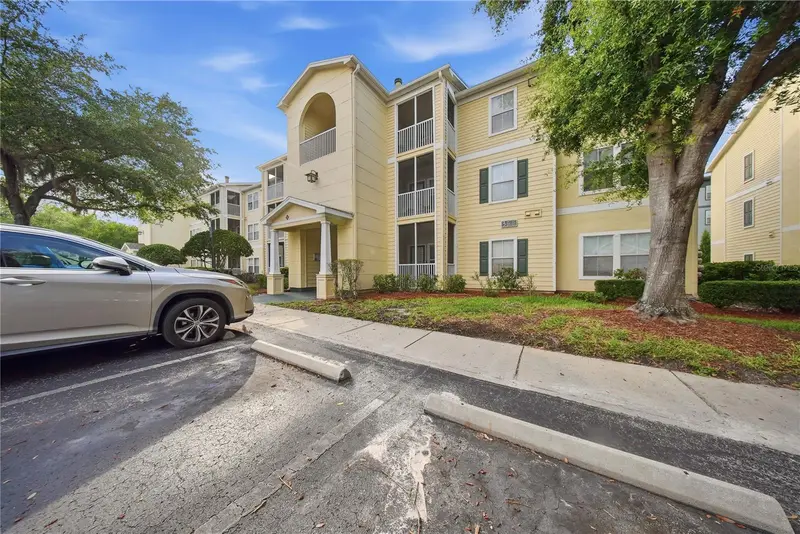 18477 Bridle Club Dr, FL