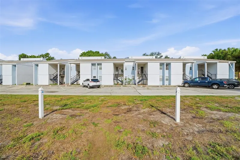 3821 N Oak Dr #J21, FL