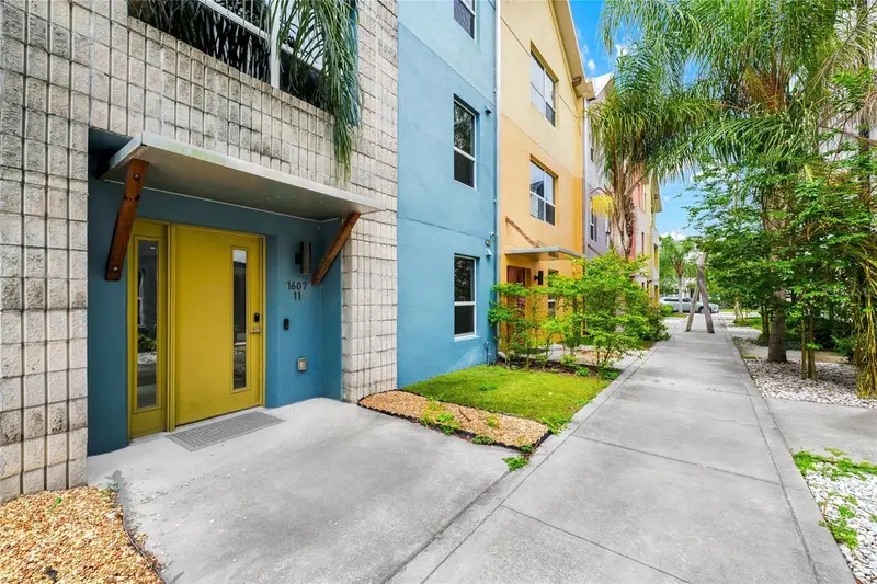 1607 Woodward St #11, FL