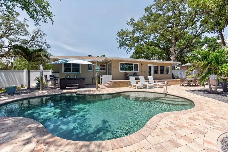 14728 Bay Dr, FL
