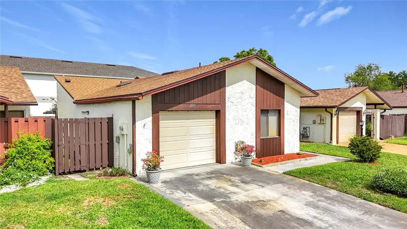 2115 Kings Xing Sw, FL