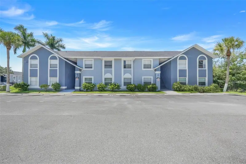 4252 Pershing Pointe Pl #5, FL