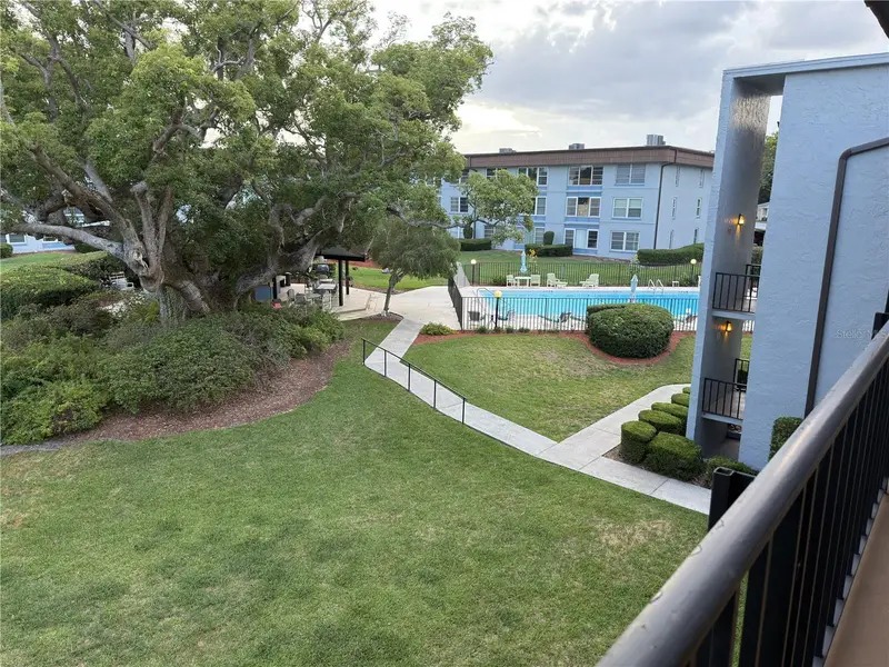 333 Lake Howard Dr Nw #302d, FL