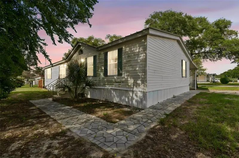 37913 Palmetto Palm Dr, FL