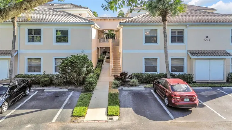 1044 Woodshire Ln #B211, FL