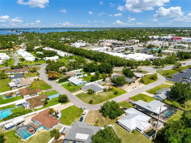 7210 8th Avenue Loop W, FL