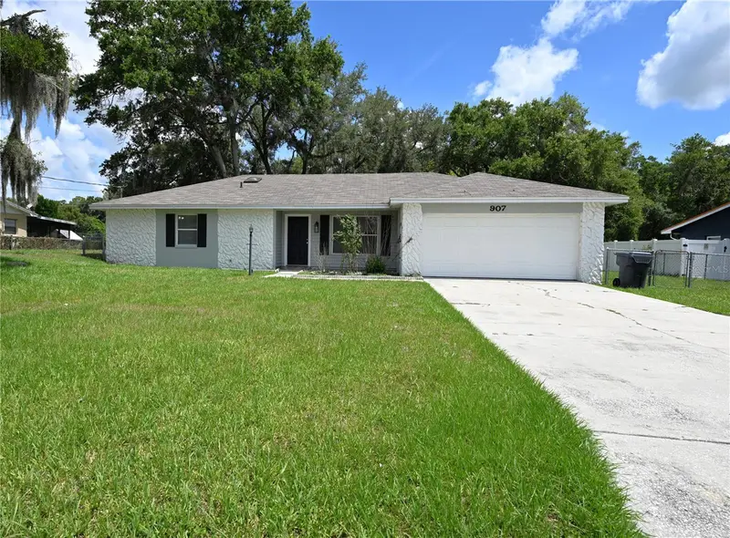 907 Swann Dr, FL