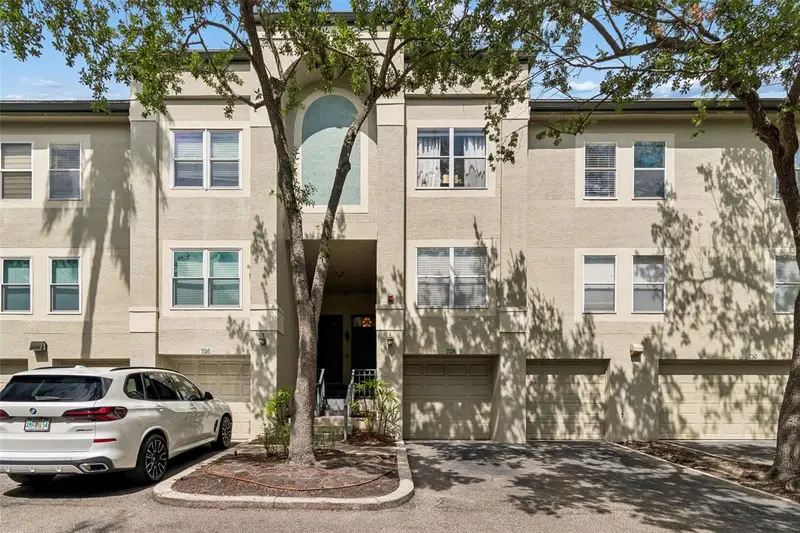 728 Coral Reef Dr #728, FL