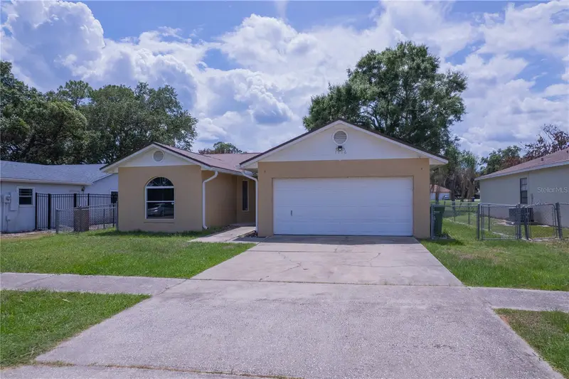 1716 Terry Cir Ne, FL