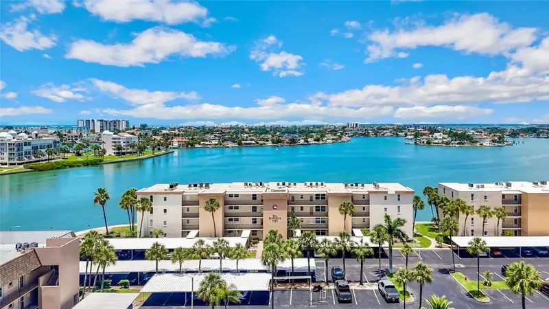 7920 Sun Island Dr S #205, FL