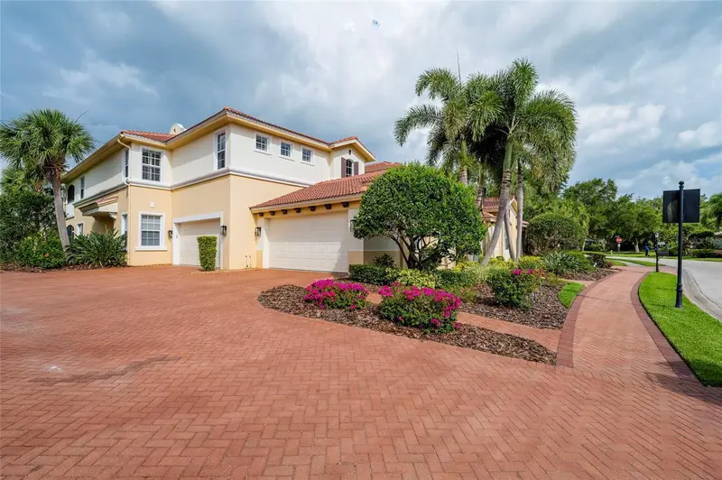 9453 Ne Discovery Ter #201c, FL