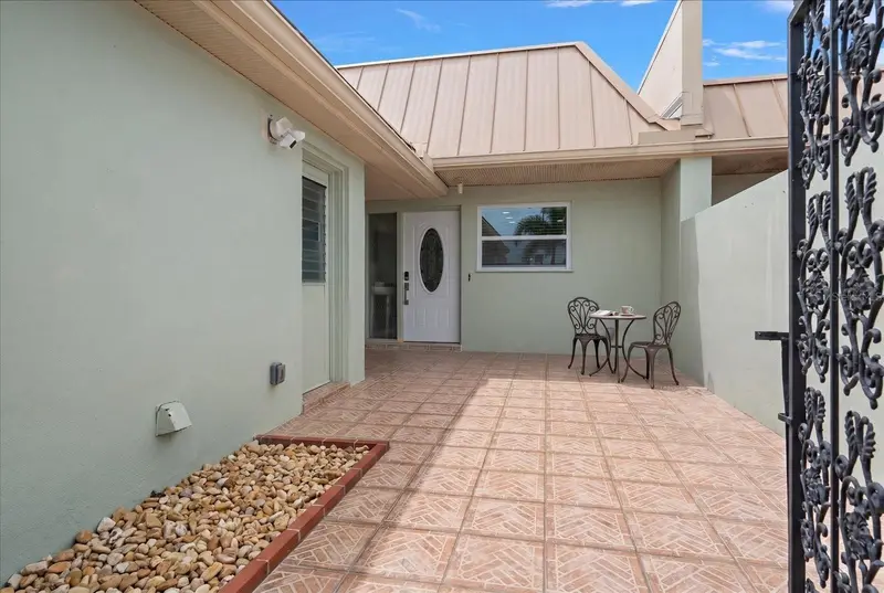 580 Boca Ciega Point Blvd S #1, FL