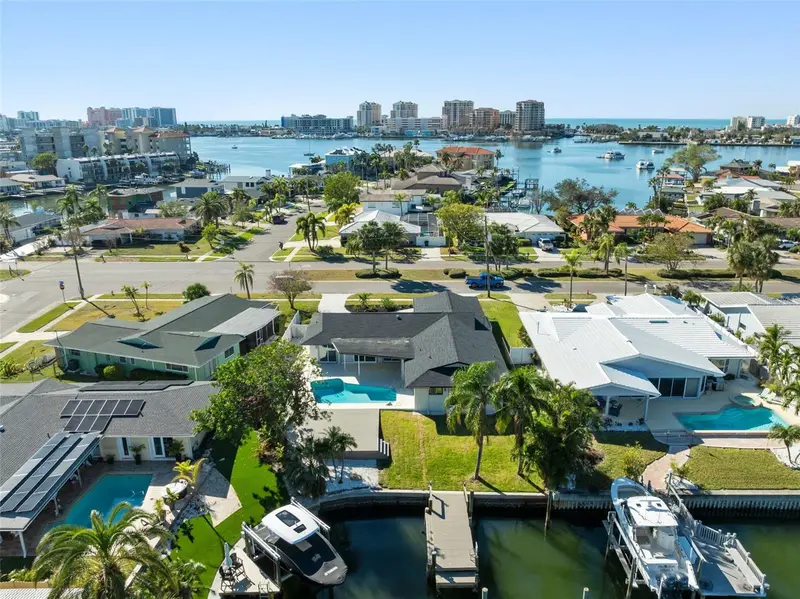 475 Island Way, FL