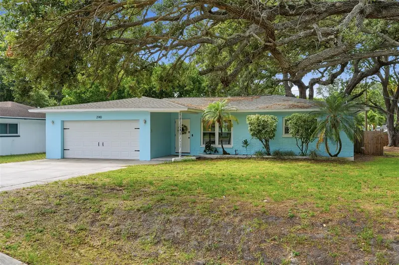 2140 Ne Coachman Rd, FL