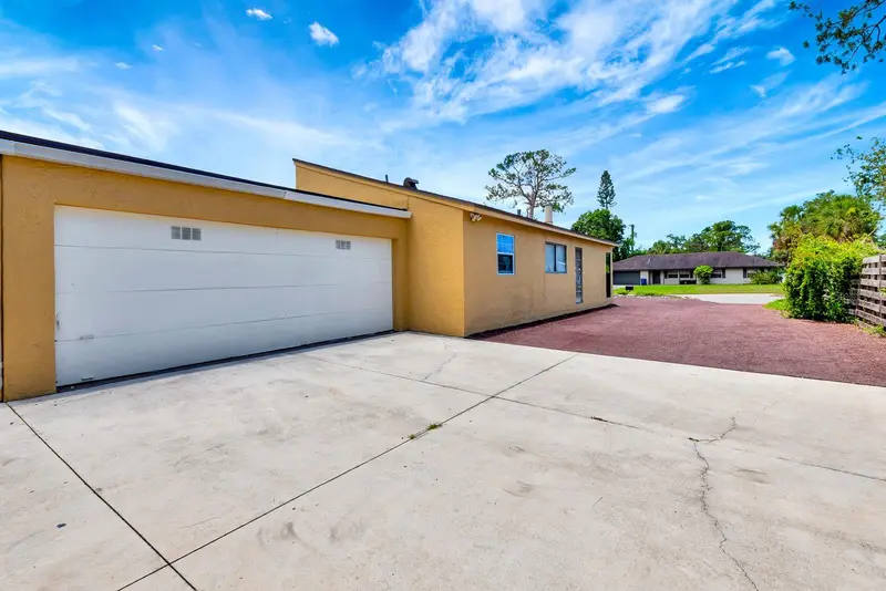 2315 Riverwood Pines Dr, FL