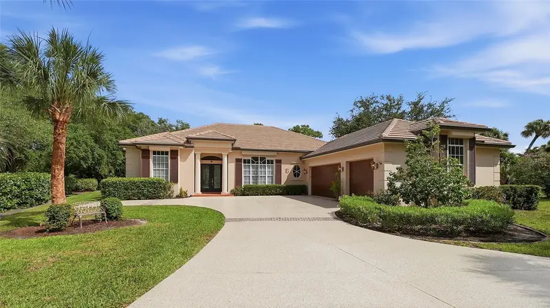 27 Dominica Dr, FL