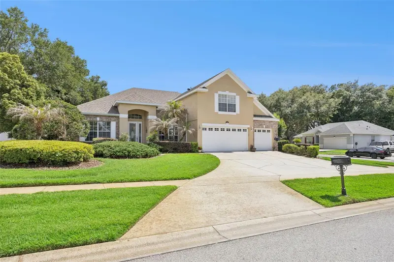 2500 Emerald Tree Ln, FL